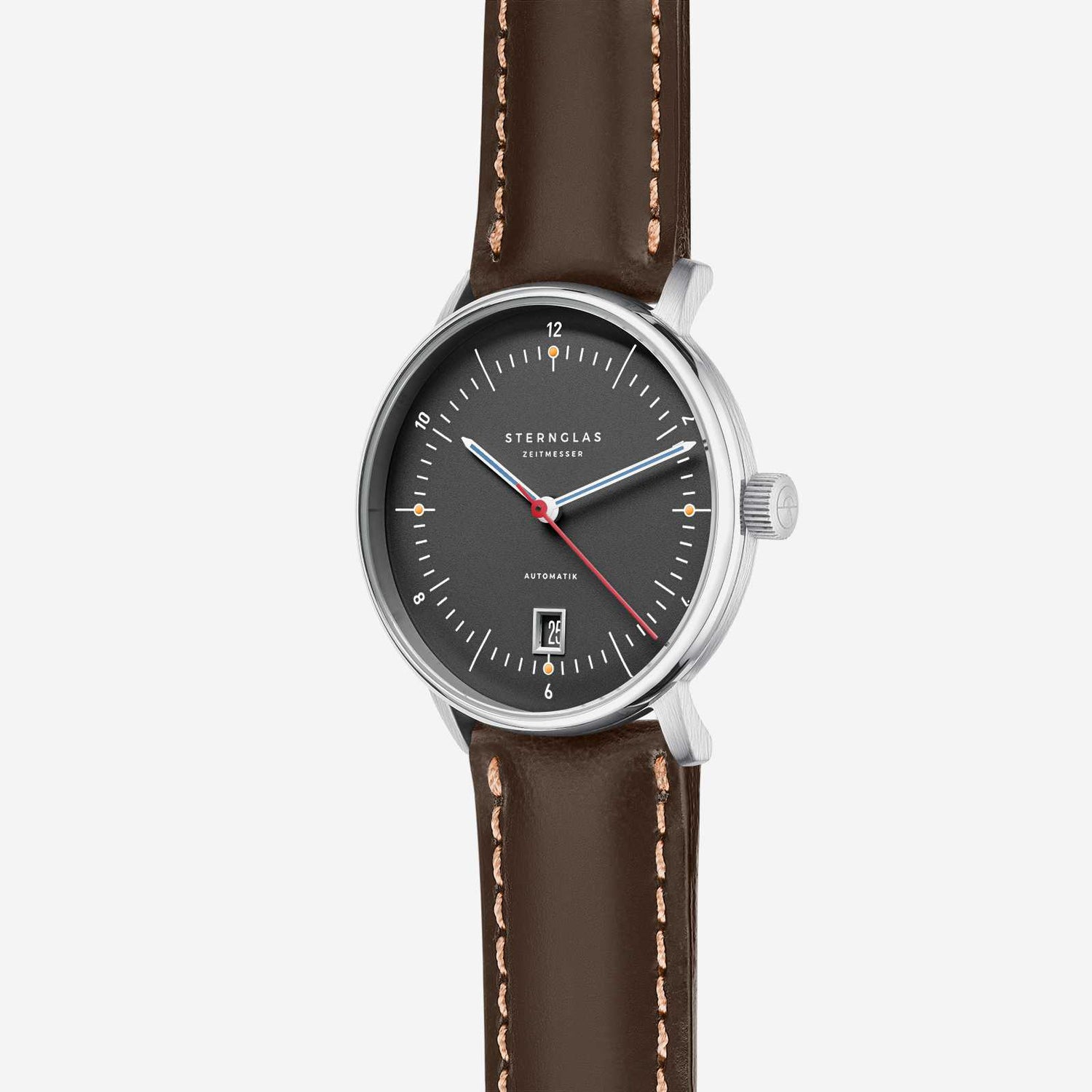 popup|Larger crown|The design of the crown has been revised to make it easier to wind the movement and set the time.